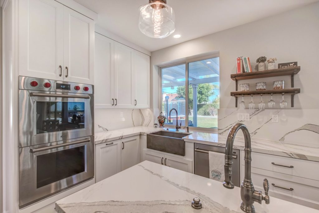 Featured image of post L Shaped Farmhouse Kitchen / A farmhouse kitchen is an architectural term for a kitchen room designed for food preparation, dining and a sociable space.
